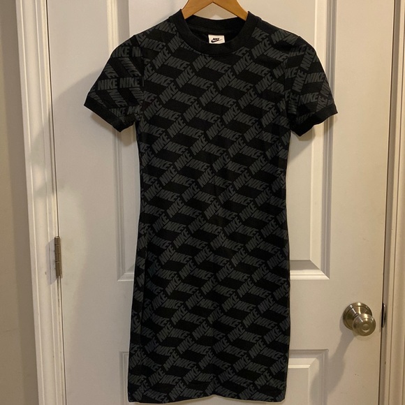Woman’s Nike mini dress! Like new without tags! Size Small! - Picture 2 of 4